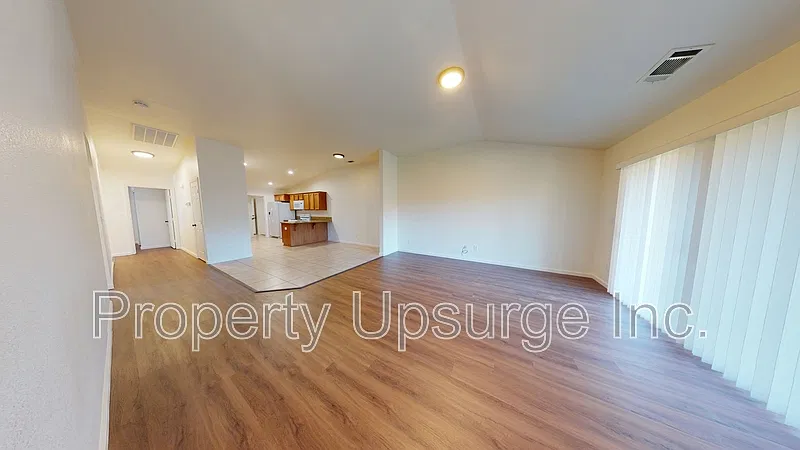 3 bed, 2.0 bath, 1400 sqft, $2,095 — Photo 4