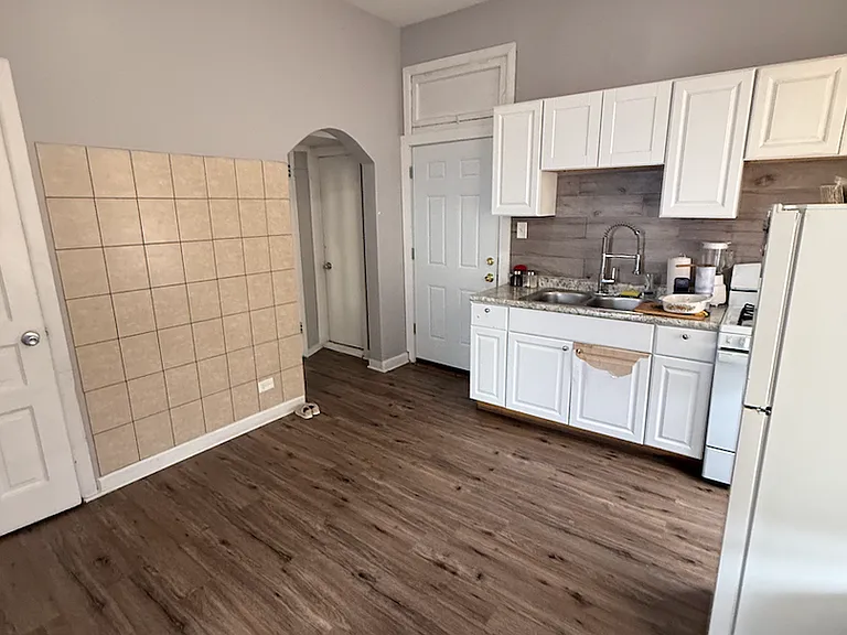 2143 S Fairfield Ave — Photo 4