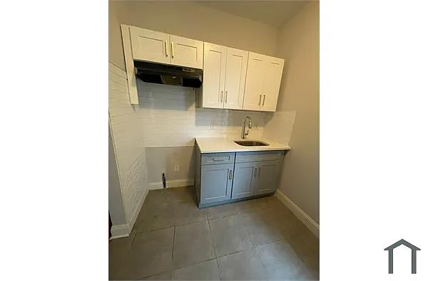 Building Photo - 140 Chancellor Ave #3A