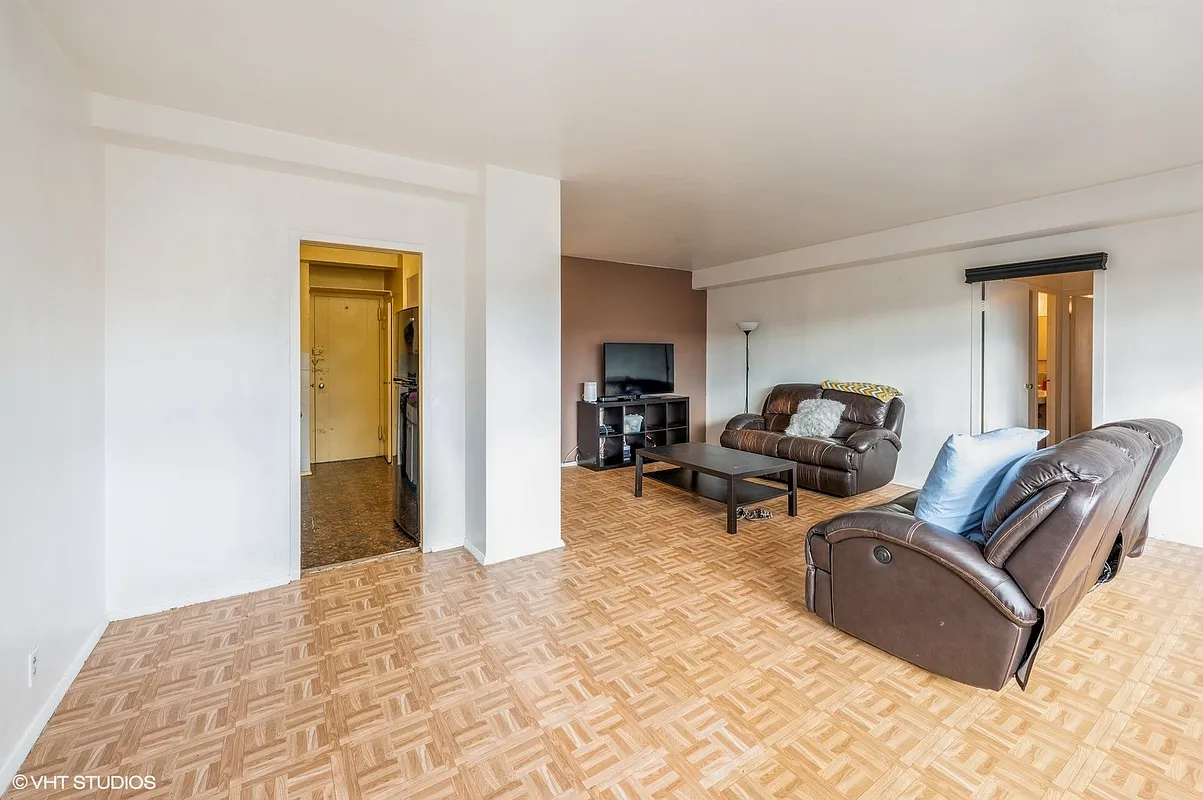 8 Fordham Hill Oval Unit 6B  