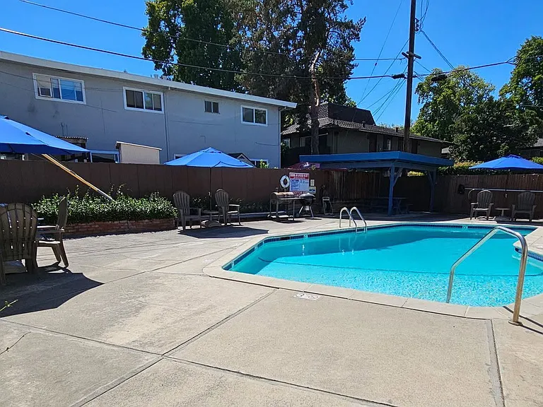 1024 Valencia Ave — Photo 11