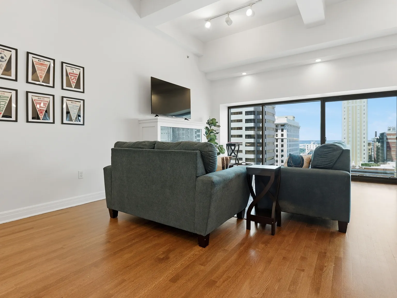 1 bed, 838 sqft, $2,200 — Photo 4