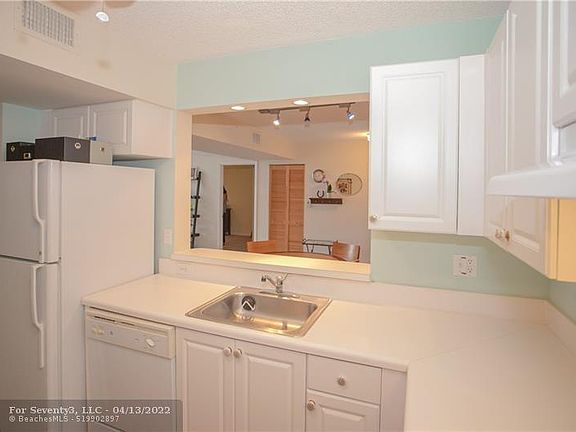 4th image of 1341 SE 3rd Ave APT 408