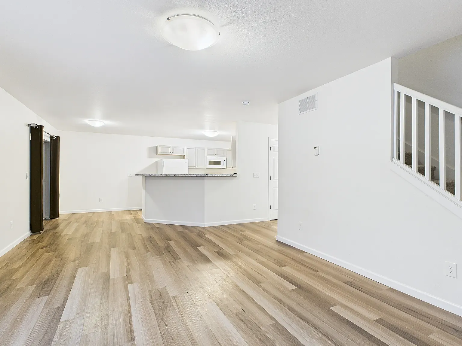 3 bed, 2.5 bath, 2011 sqft, $2,400 — Photo 2