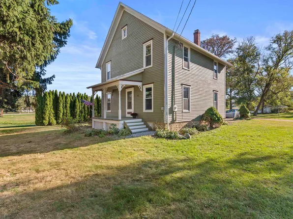 516 E Beloit St, Orfordville, WI 53576