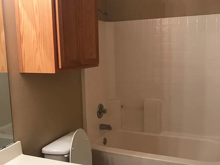 913 Sierra Vista Ct — Photo 15