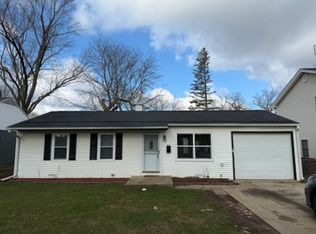 206 Raupp Blvd, Buffalo Grove, IL 60089