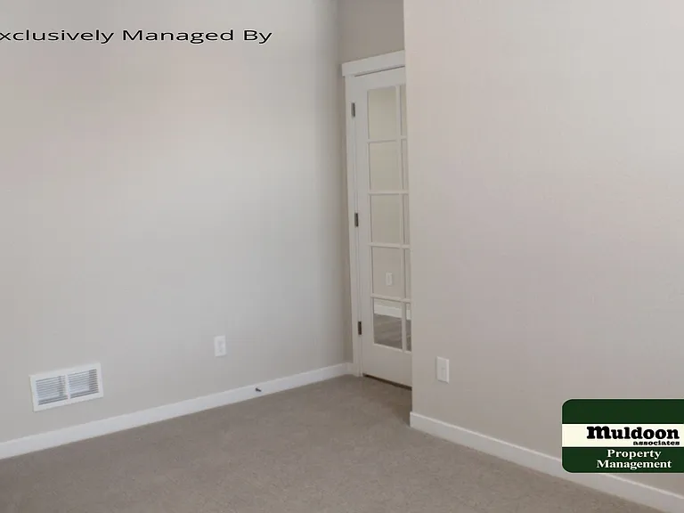 1070 Rambling Oak Dr — Photo 5