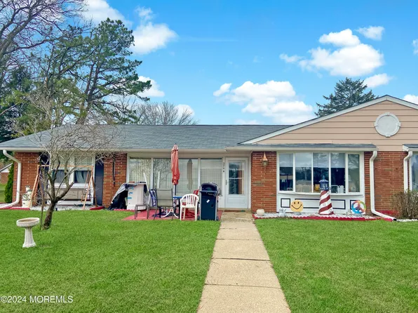 374A Chatham Court, Lakewood, NJ 08701