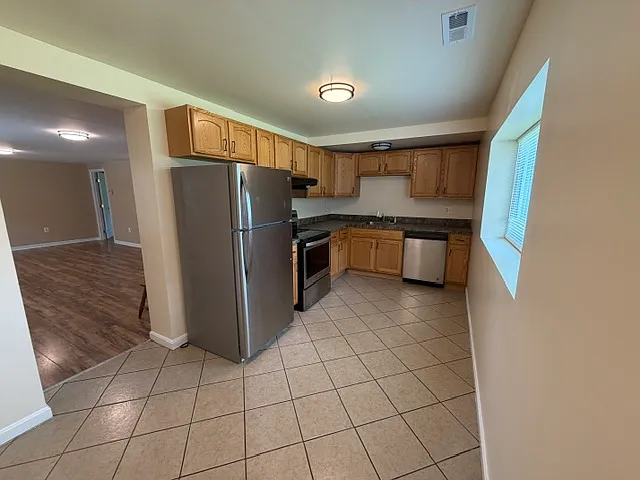 2 bed, 1600 sqft, $2,200 — Photo 3