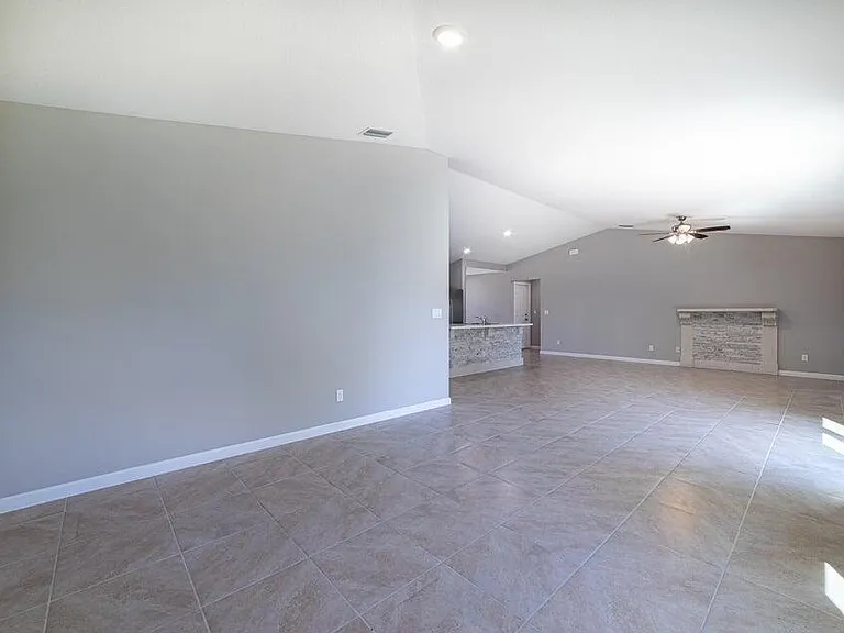 2372 SE Maslan Ave — Photo 19