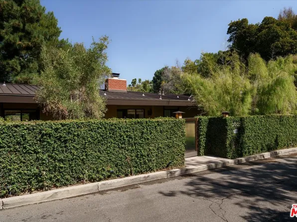 5637 Spreading Oak Dr, Los Angeles, CA 90068