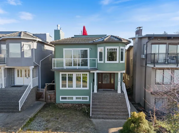 128 Hythe Ave, Burnaby, BC V5B 3H7