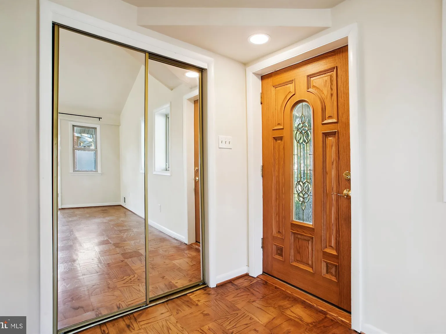3 bed, 1950 sqft, $4,200 — Photo 2