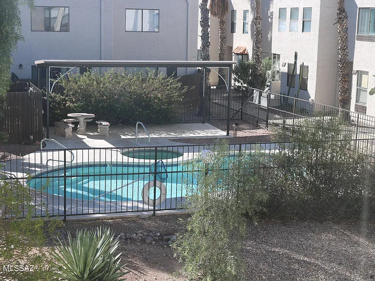 2192 N 1st Ave — Photo 5
