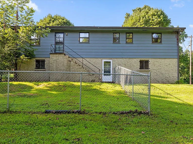 517 Randall St — Photo 19