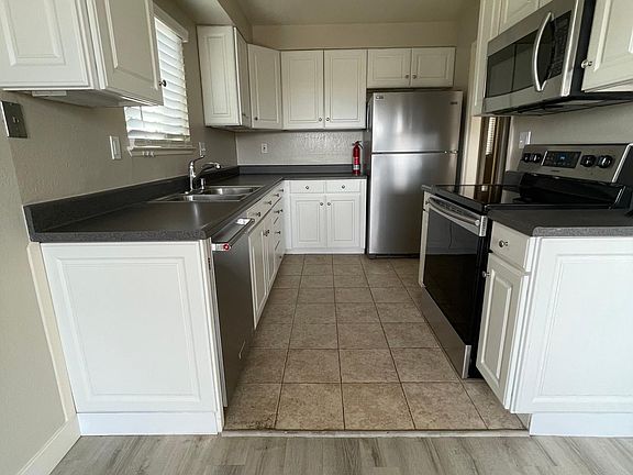 Kitchen / Dining Area