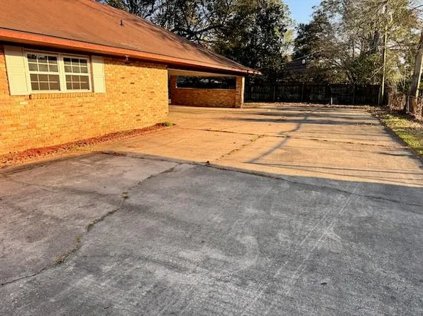 9390 El Cajon Dr, Baton Rouge, LA 70815