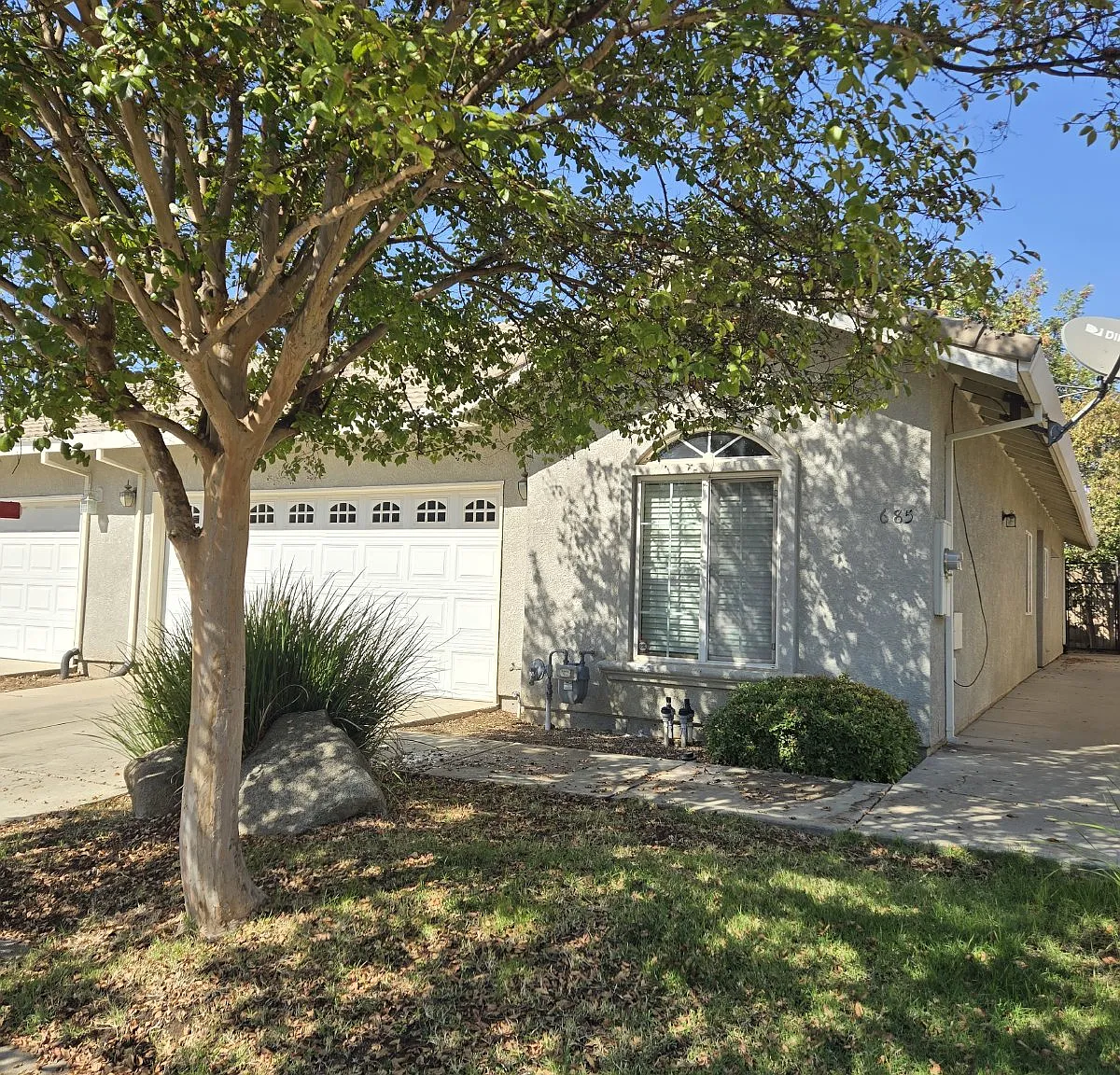 3 bed, 2.0 bath, 1440 sqft, $1,900 — Photo 2