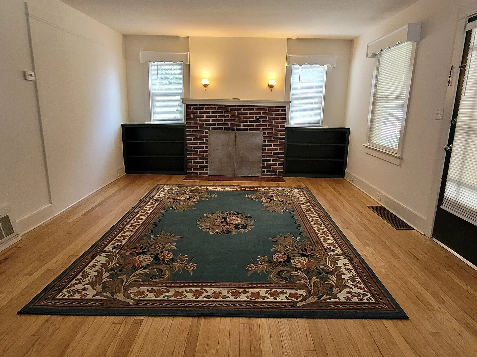 4 bed, 2100 sqft, $3,700 — Photo 3