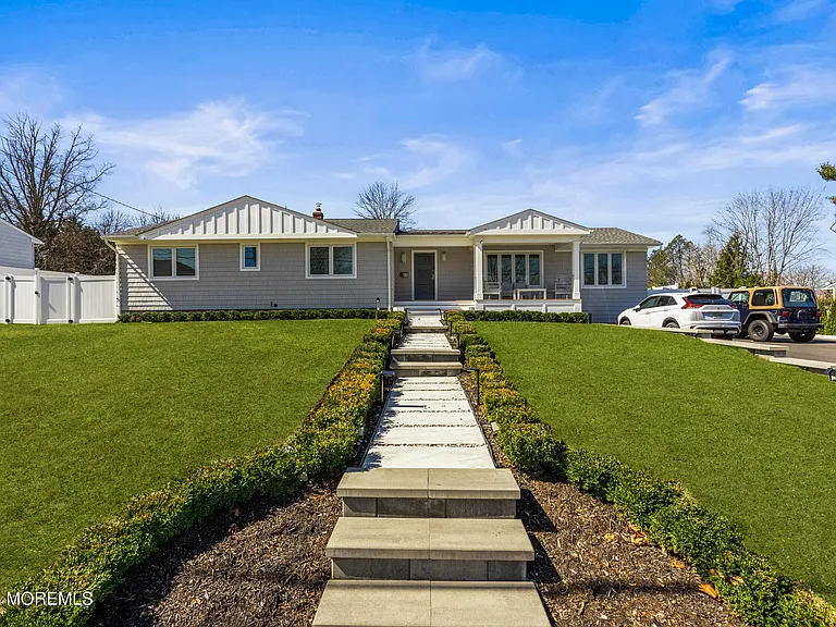 866 Red Oaks Dr — Photo 2
