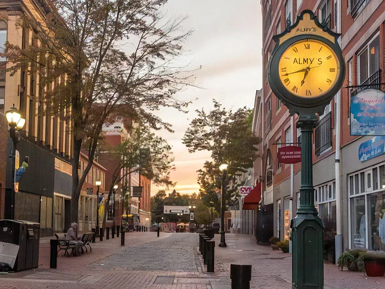 Historic Downtown Salem Just Minutes from The Landing at Vinnin Square