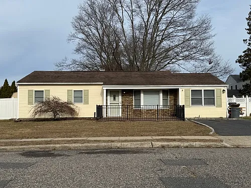 290 Singingwood Dr Photo 1