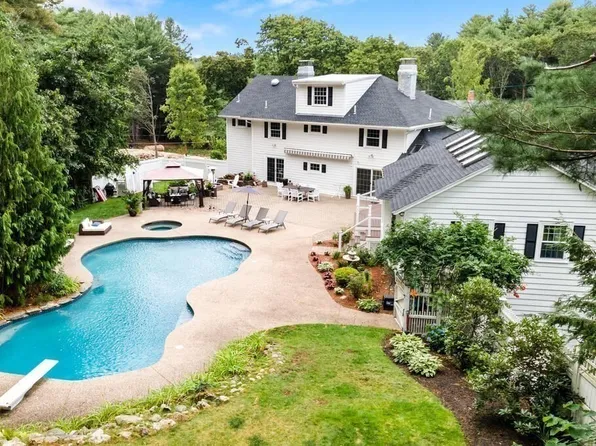2 Ostis Way, Lynnfield, MA 01940