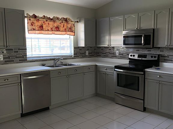 4th image of 12246 Londonderry Ln