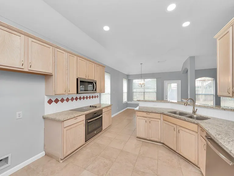 1819 Misty Falls Ln — Photo 9