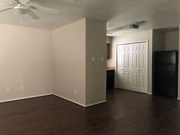 3rd image of 214B Richards St