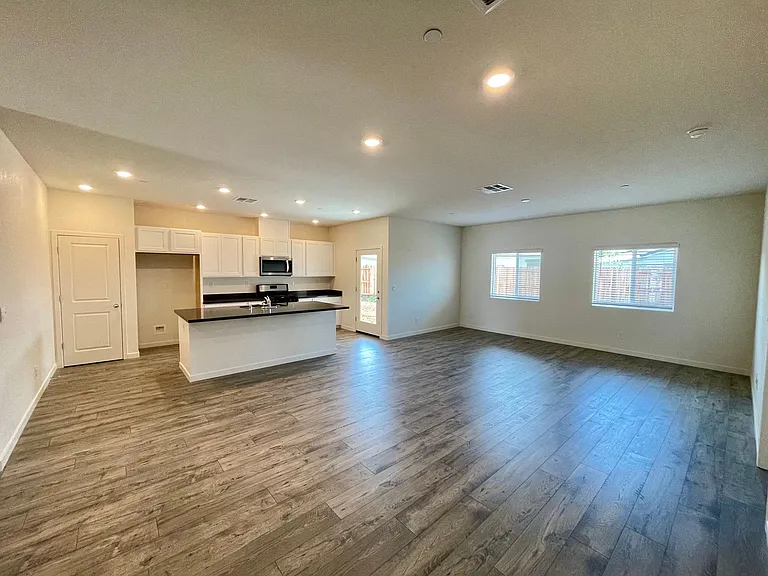 754 Tamarack Ct — Photo 15