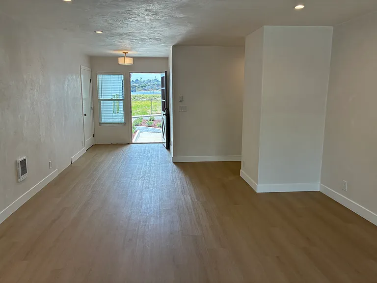 1065 Tweed Pl — Photo 3