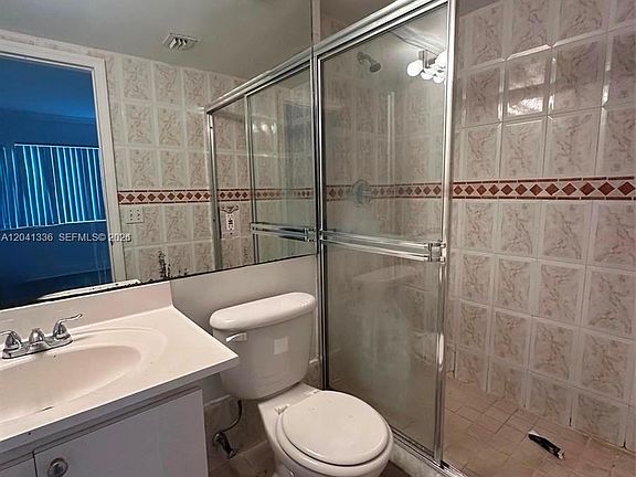 2nd image of 980 NE 170th St APT 214