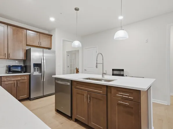 320 Martins Lndg #108, North Reading, MA 01864