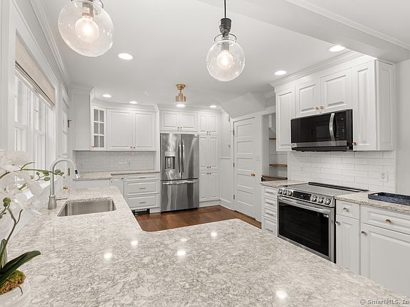 5th image of 223 Middlesex Road