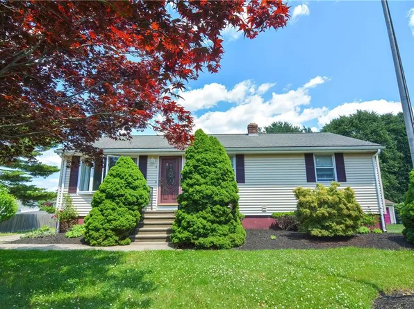 5 Alves St, Bristol, RI 02809