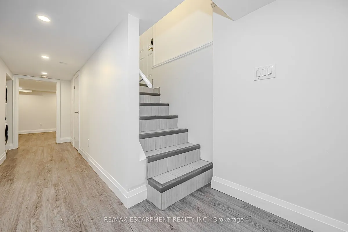 Building Photo - 74 Cathcart St #1