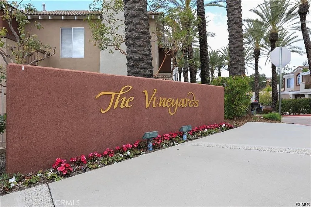 2 bed, 2.5 bath, 1227 sqft, $3,600 — Photo 2