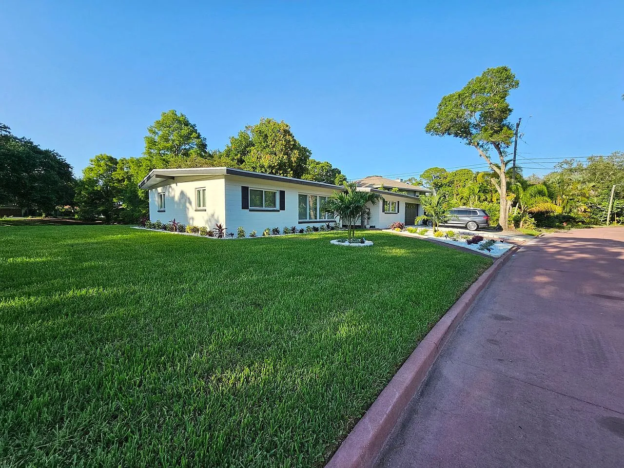 3 bed, 1350 sqft, $3,275 — Photo 3