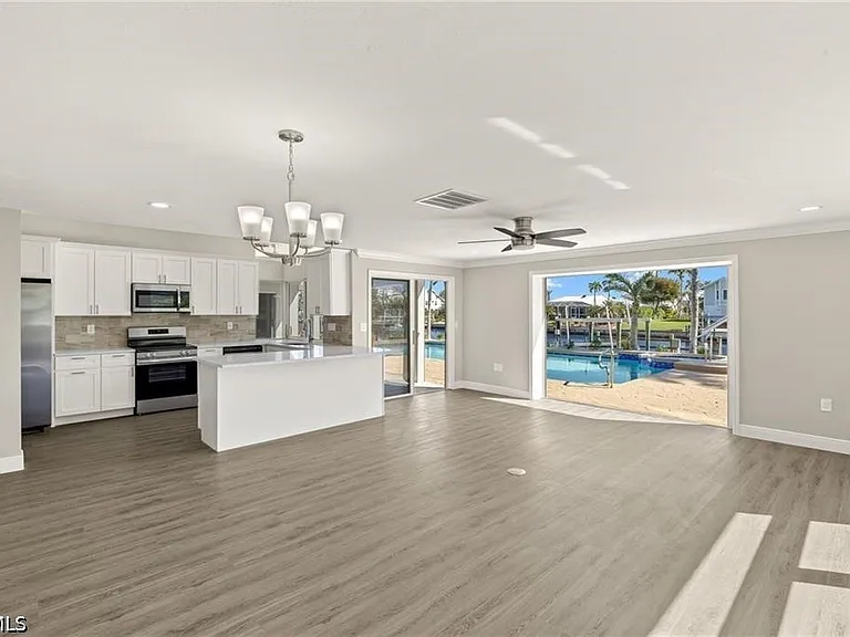 780 Beach Rd — Photo 10