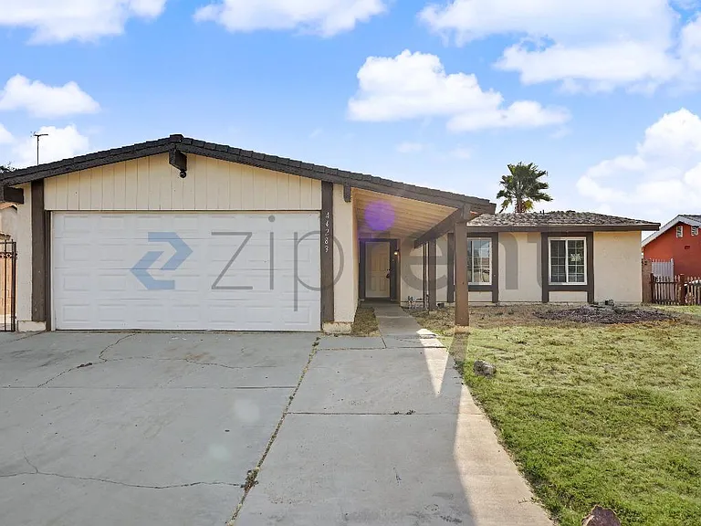 44283 E Raysack Ave — Photo 1