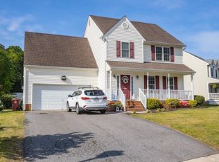 112 Bluffs Dr, Colonial Heights, VA 23834