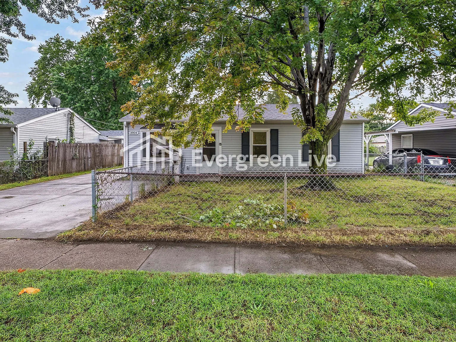 3 bed, 1.0 bath, 925 sqft, $1,295 — Photo 2