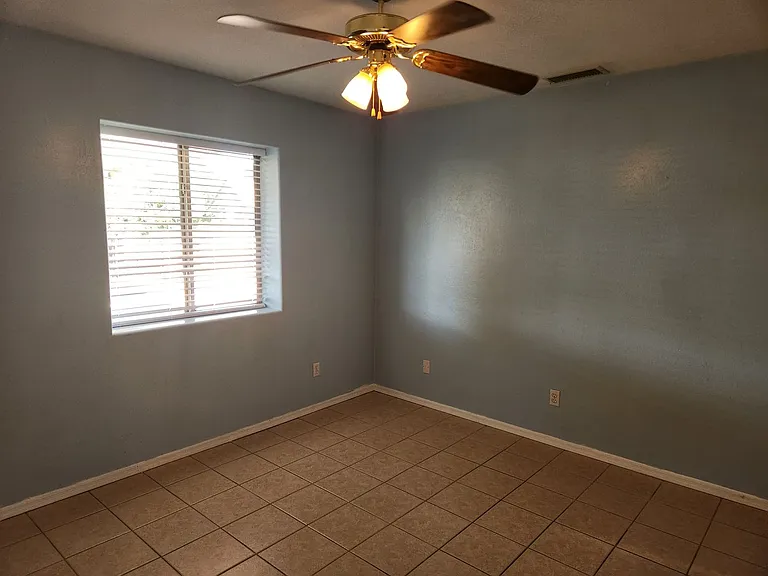601 W Frontier St — Photo 11