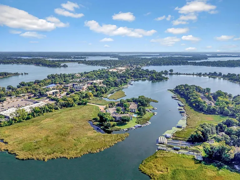 Dockside Apartments & Boat Slips - Lake Minnetonka — Photo 18