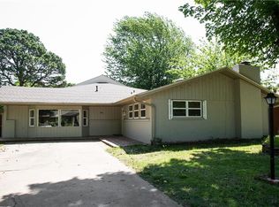 830 S 11th St, Rogers, AR 72756