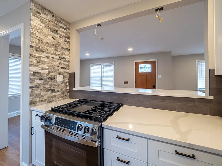 2880 Oneida St — Photo 3
