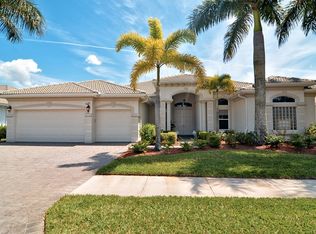 5047 Cerromar Dr, Naples, FL 34112
