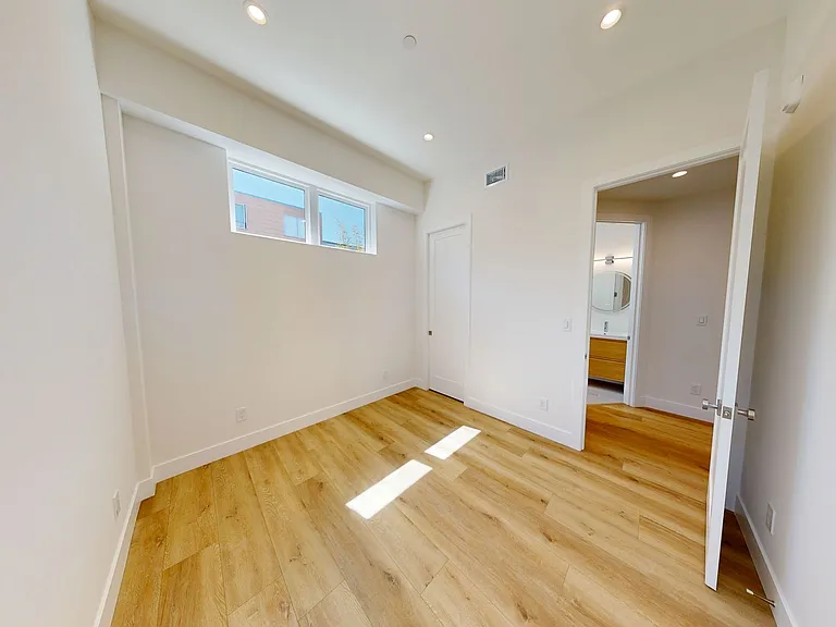 2952 Folsom St — Photo 14